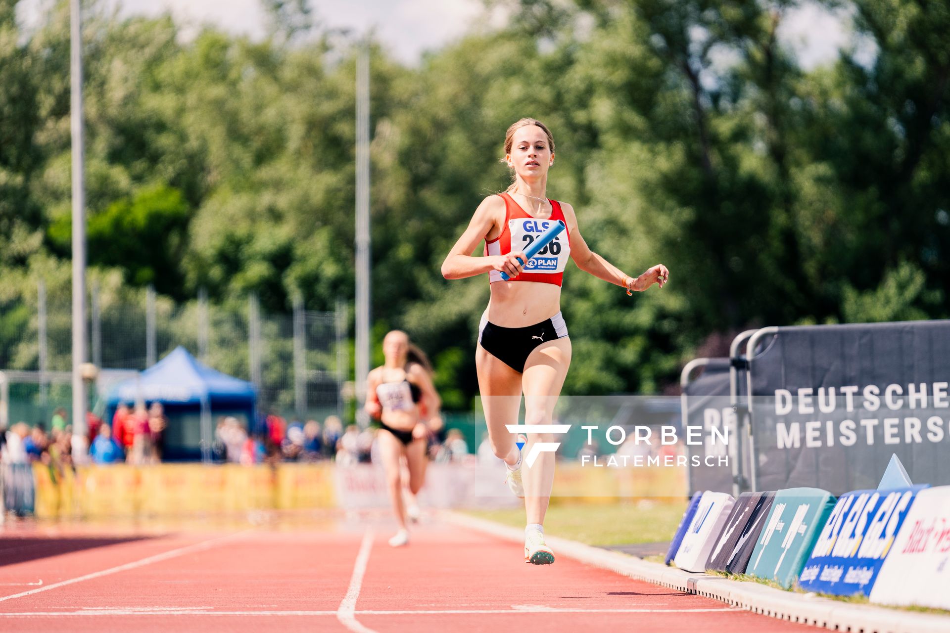 Sophia Seiter (LG Region Karlsruhe) am 29.05.2022 waehrend der Deutschen Meisterschaften Langstaffel im Otto-Schott-Sportzentrum in Mainz